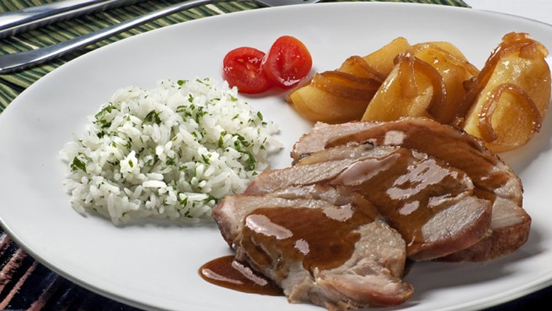 Pernil assados com batatas