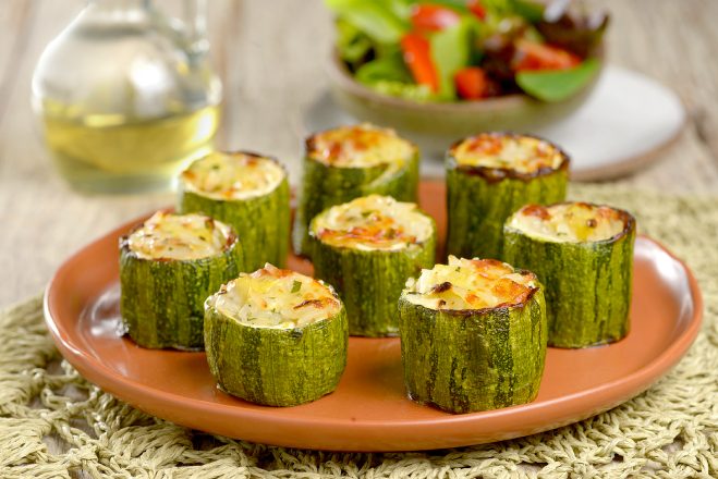 Abobrinha recheada com sobras de arroz