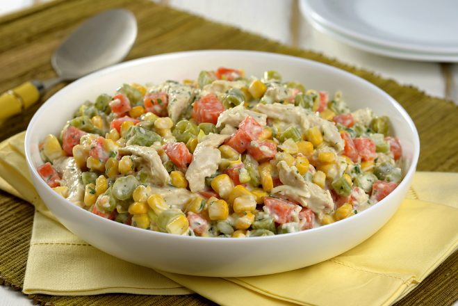 Salada de frango com molho de alho