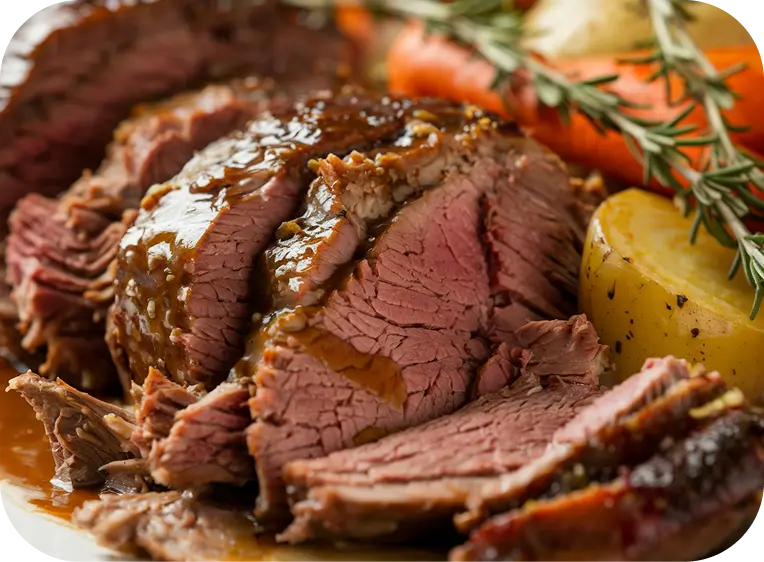 Pedaços de carne ao molho com batatas e cenouras