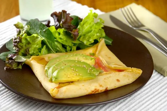 Crepe aberto com vinagrete de coentro e sódio reduzido